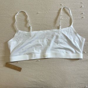 NWT- SKIMS smooth rib scoop neck bralette
